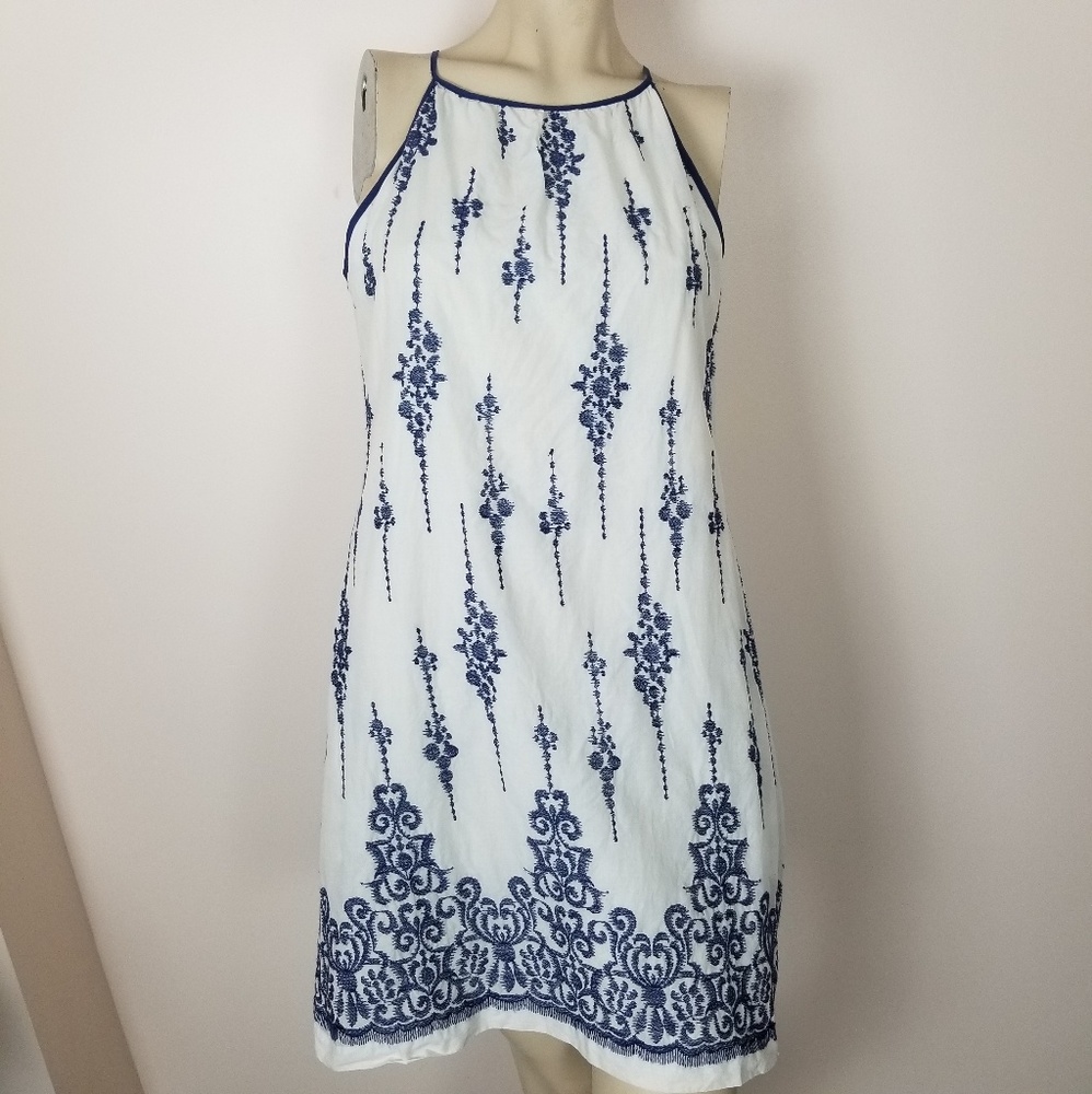 Just...Taylor white dress with blue embroidery